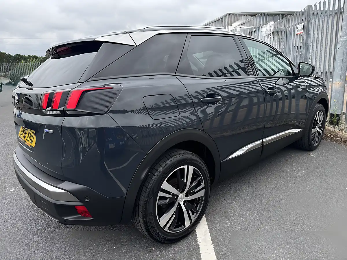 Used 2018 Peugeot 3008 Allure Grey - Interior and Exterior details 5