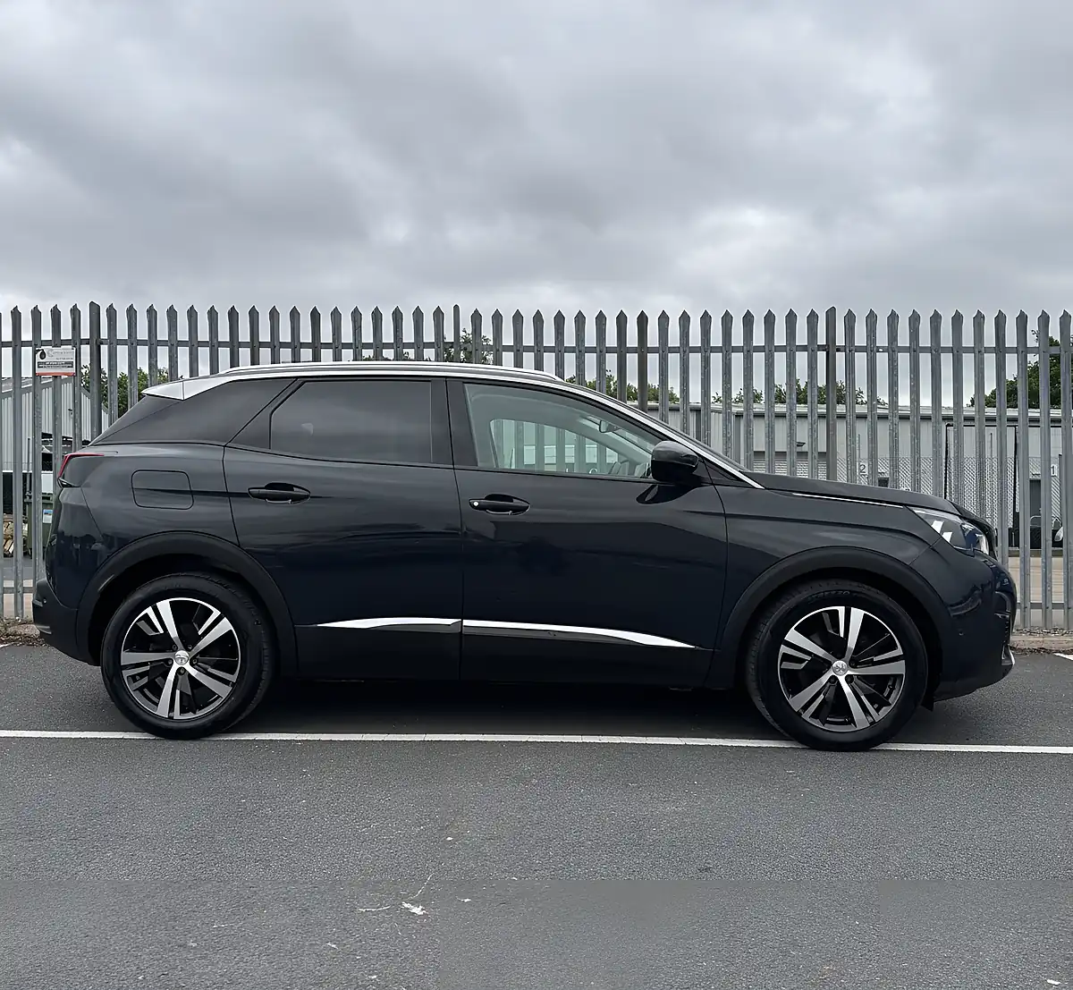 Used 2018 Peugeot 3008 Allure Grey - Interior and Exterior details 7