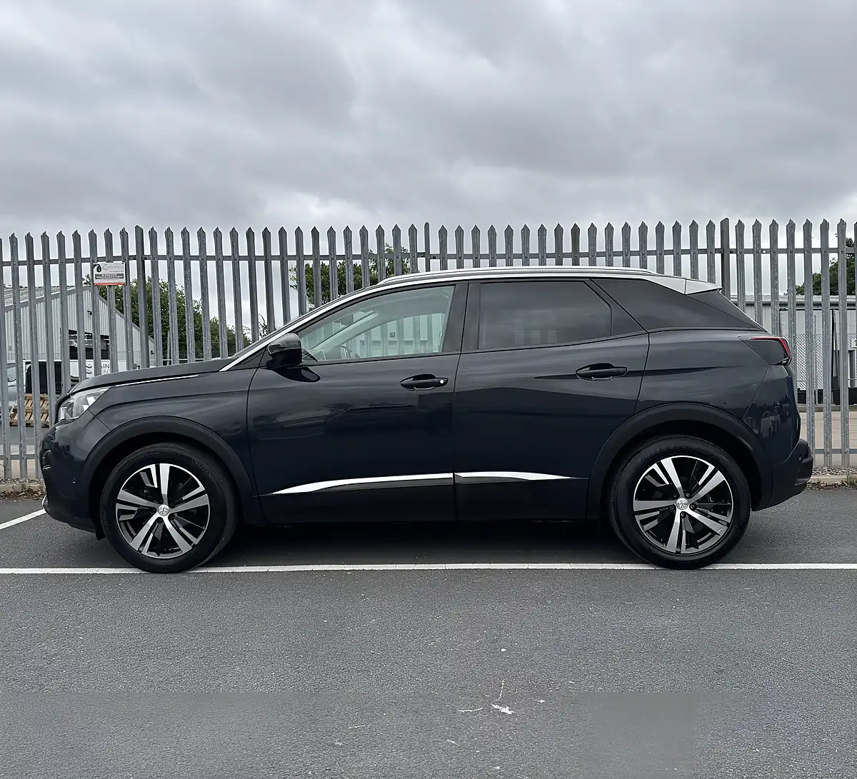Used 2018 Peugeot 3008 Allure Grey - Interior and Exterior details 8