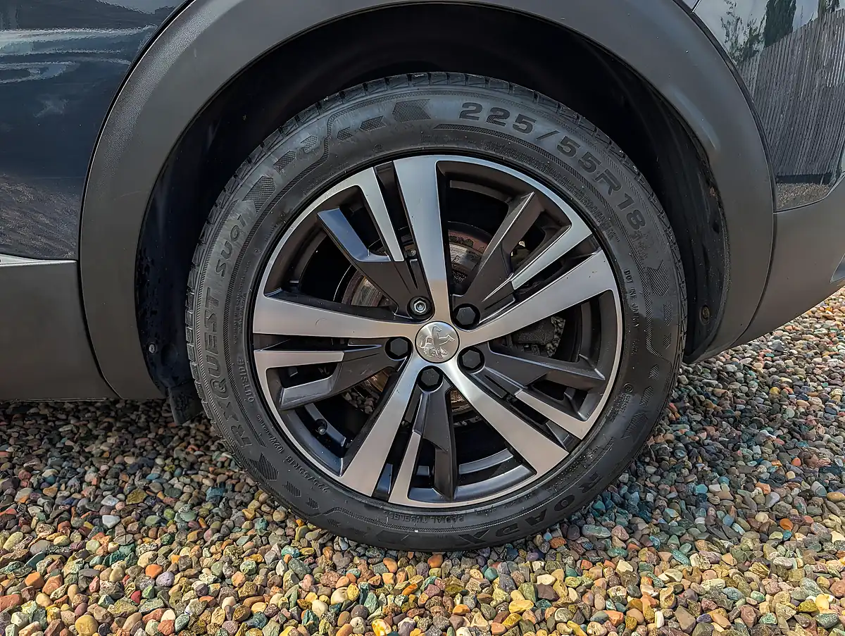 Used 2018 Peugeot 3008 Allure Grey - Interior and Exterior details 14
