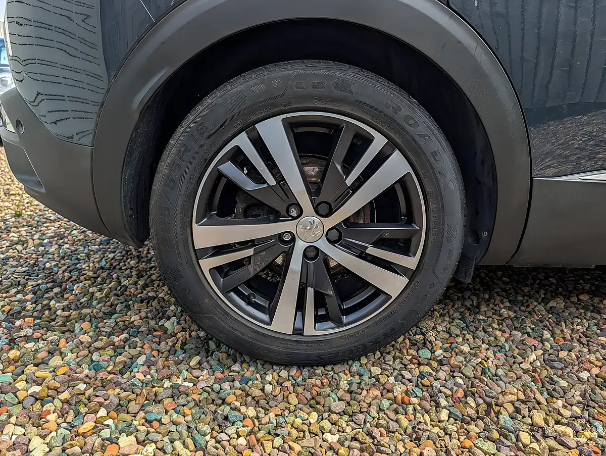 Used 2018 Peugeot 3008 Allure Grey - Interior and Exterior details 15