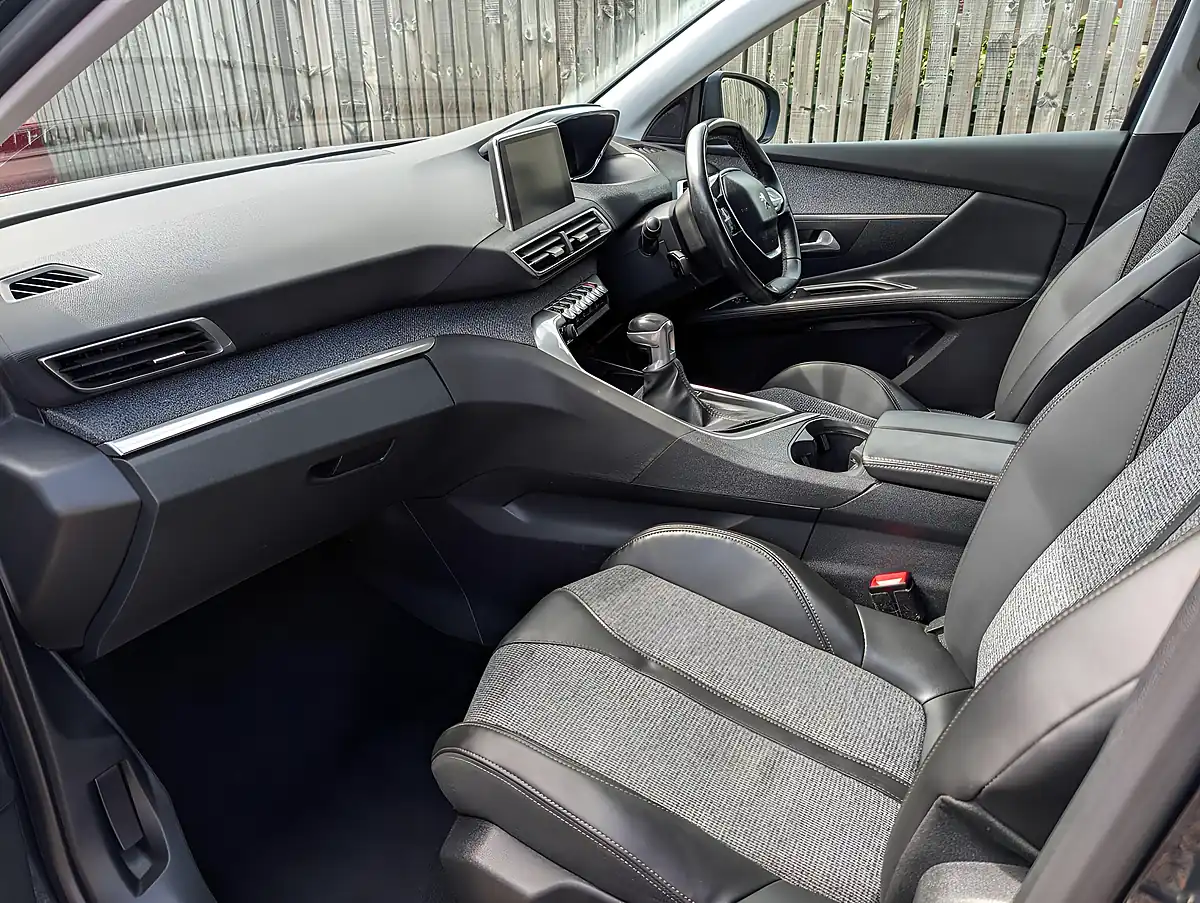 Used 2018 Peugeot 3008 Allure Grey - Interior and Exterior details 17