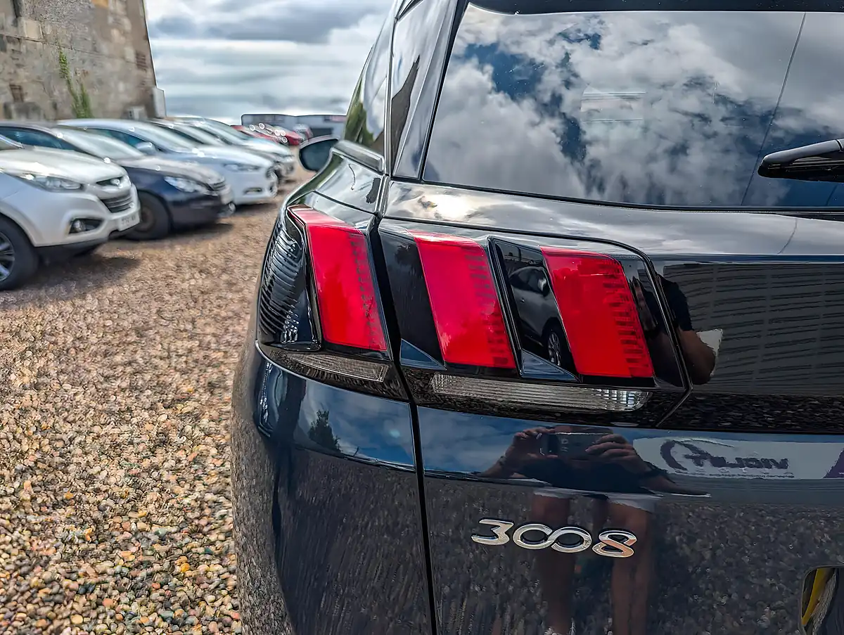 Used 2018 Peugeot 3008 Allure Grey - Interior and Exterior details 18