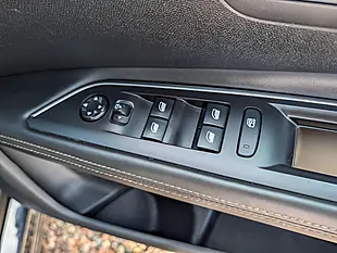 Used 2018 Peugeot 3008 Allure Grey - Interior and Exterior details 19