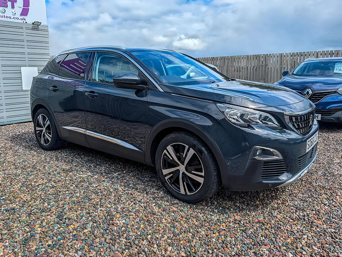 Used 2018 Peugeot 3008 Allure Grey - Interior and Exterior details 5