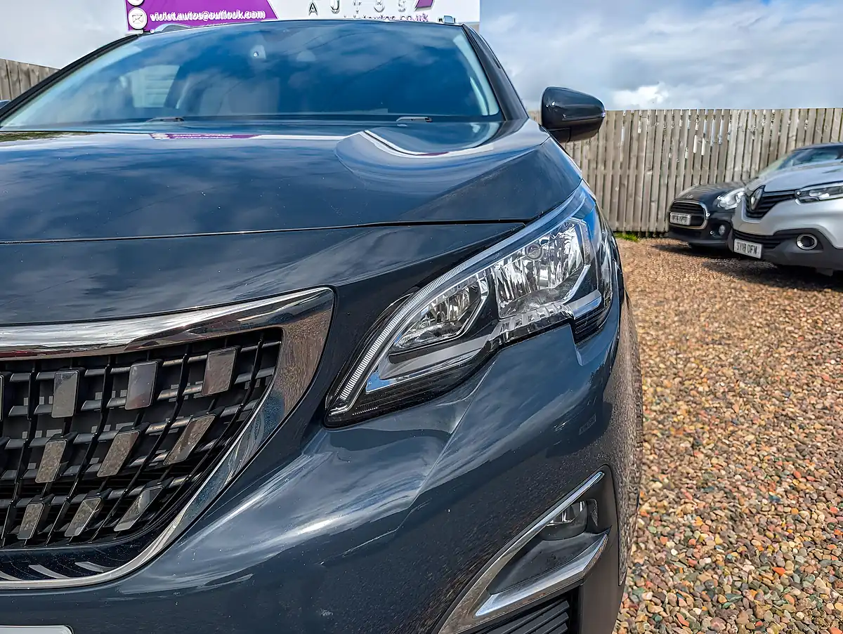 Used 2018 Peugeot 3008 Allure Grey - Interior and Exterior details 7