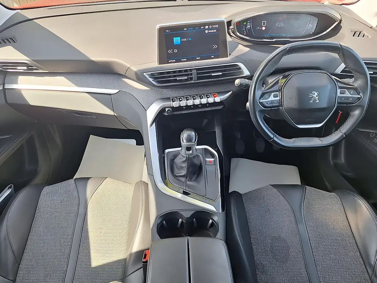 Used 2018 Peugeot 3008 Allure Red - Interior and Exterior details 10