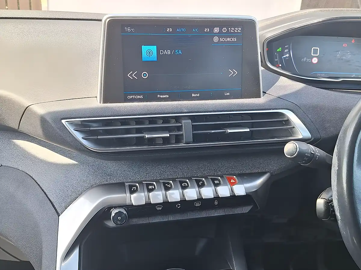 Used 2018 Peugeot 3008 Allure Red - Interior and Exterior details 16