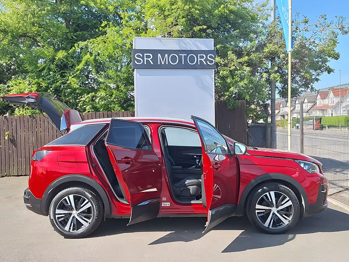 Used 2018 Peugeot 3008 Allure Red - Interior and Exterior details 7