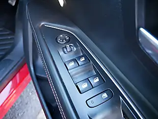 Used 2018 Peugeot 3008 Allure Ultimate Red - Interior and Exterior details 11