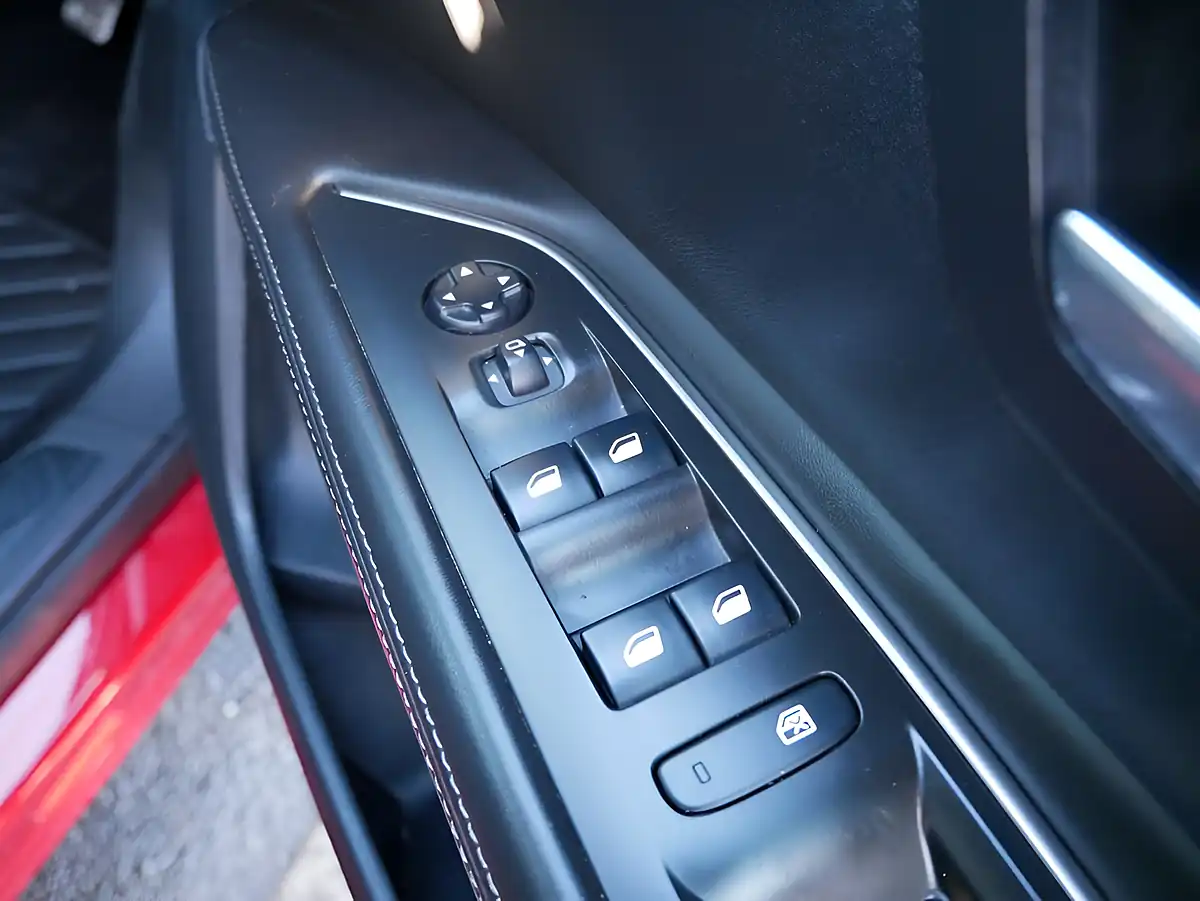 Used 2018 Peugeot 3008 Allure Ultimate Red - Interior and Exterior details 11