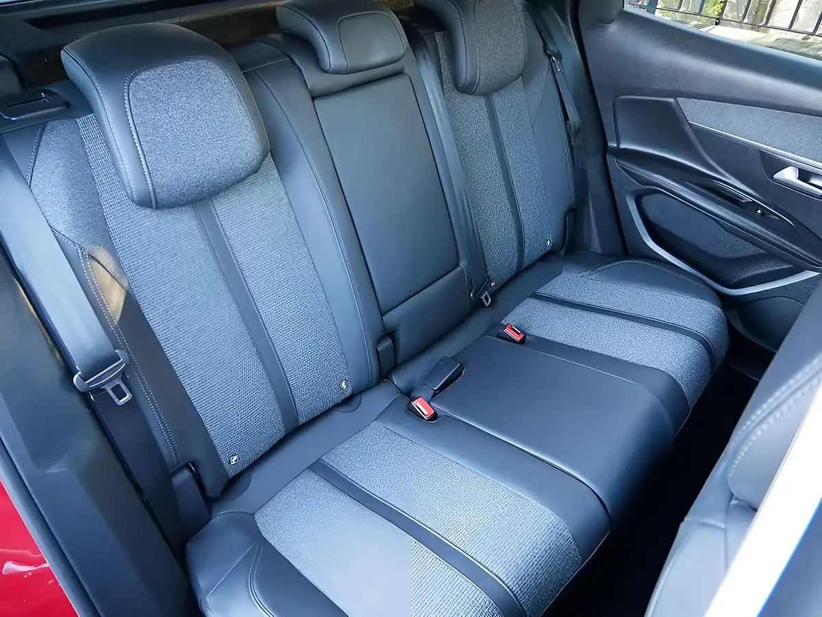 Used 2018 Peugeot 3008 Allure Ultimate Red - Interior and Exterior details 13