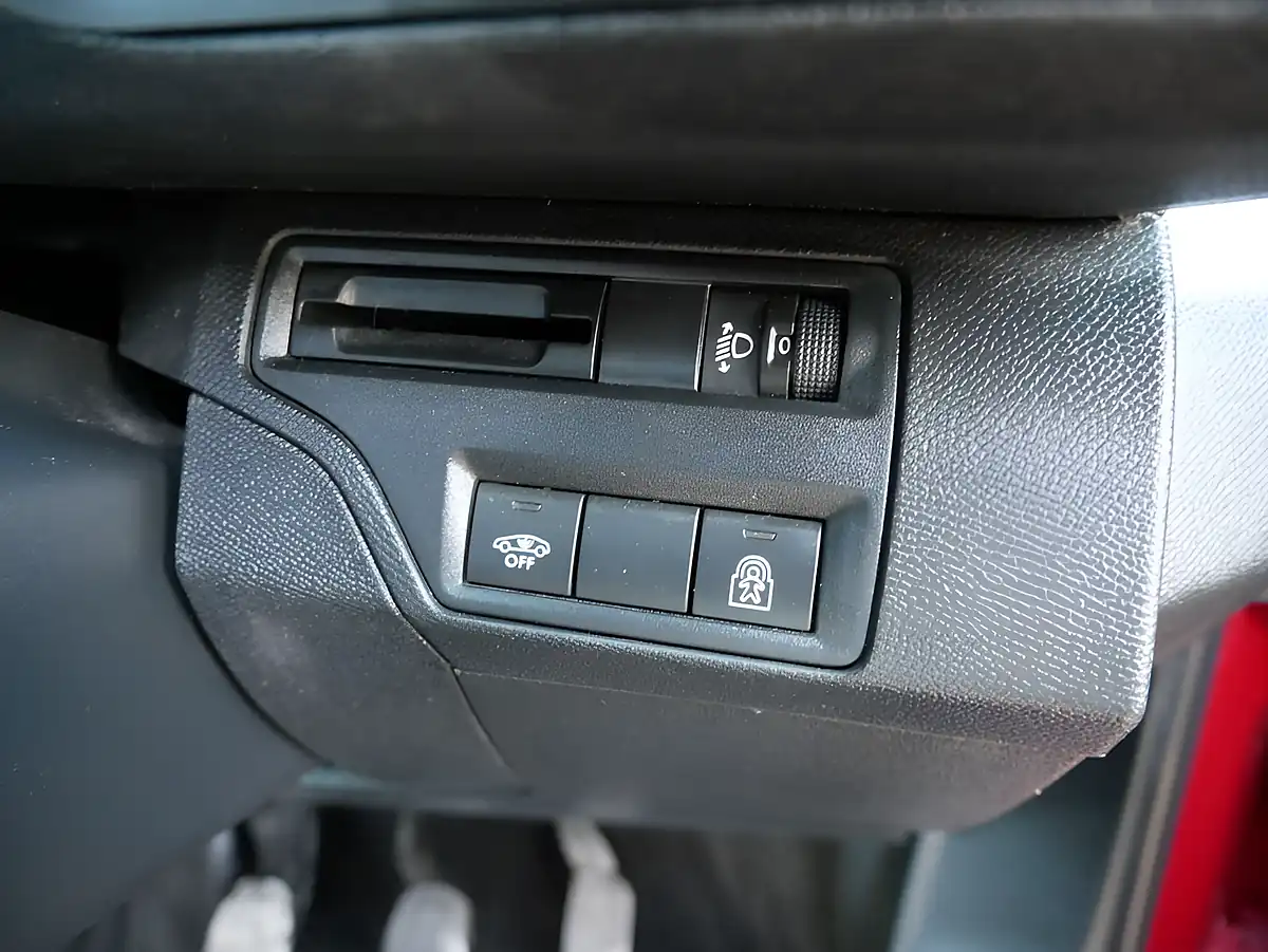Used 2018 Peugeot 3008 Allure Ultimate Red - Interior and Exterior details 14