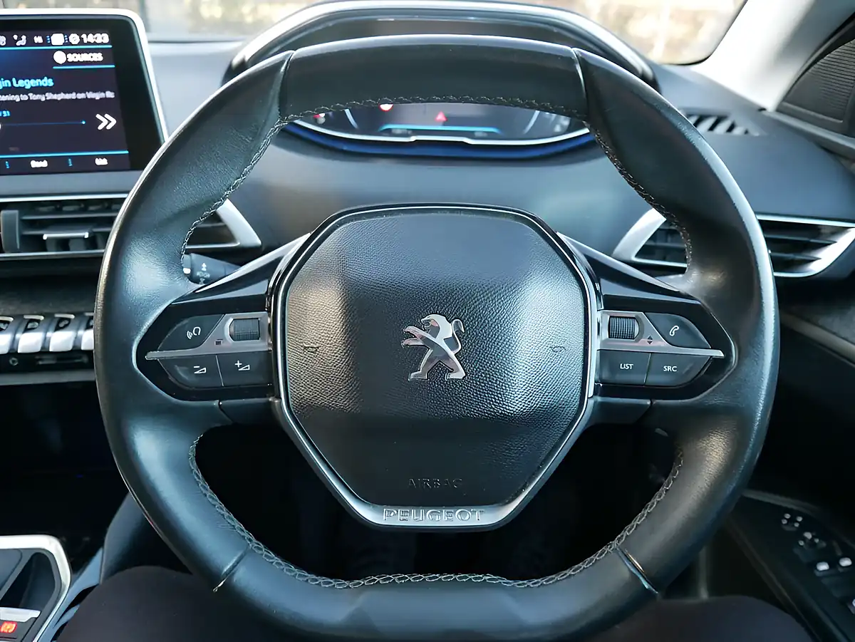 Used 2018 Peugeot 3008 Allure Ultimate Red - Interior and Exterior details 16