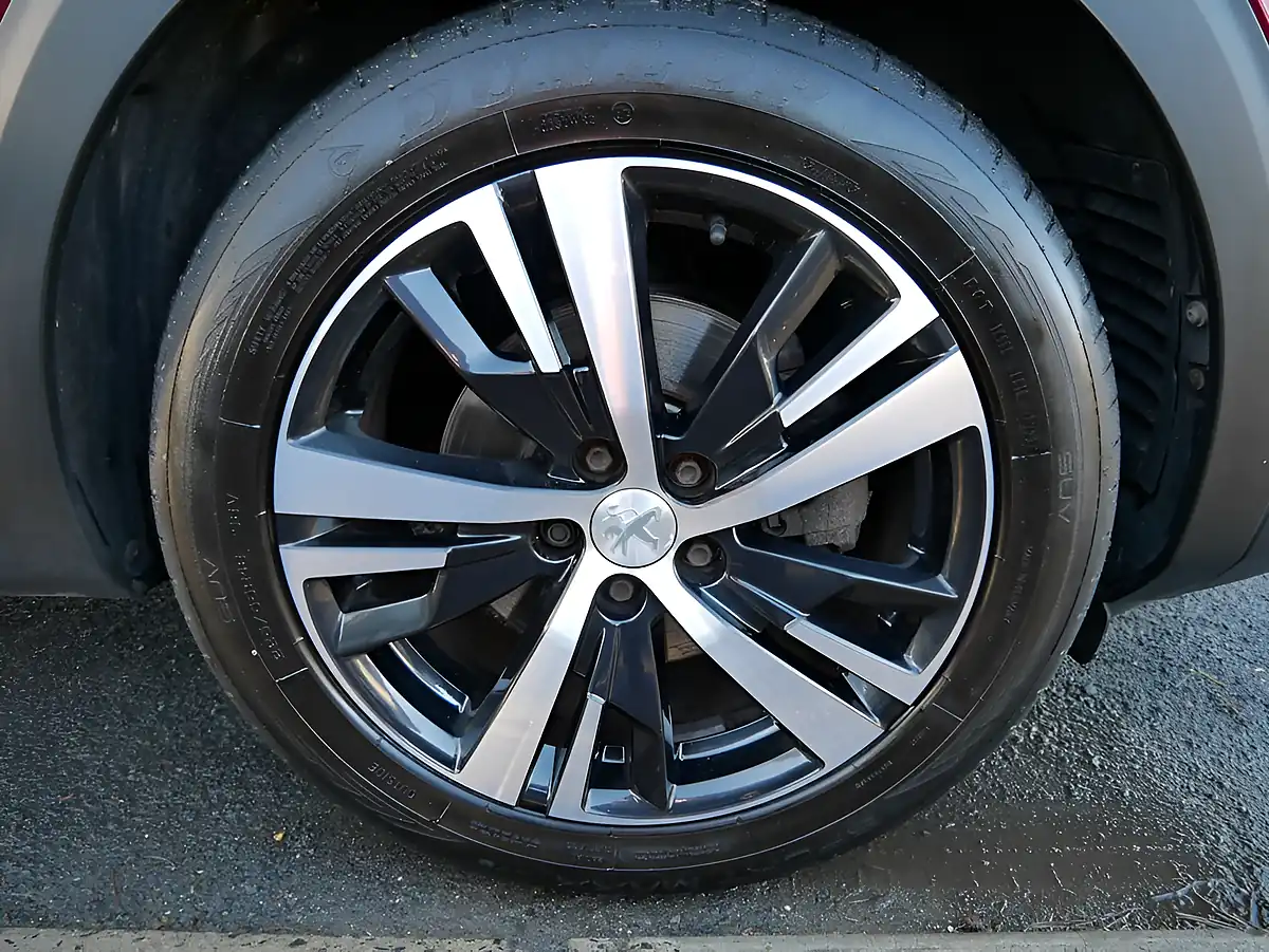 Used 2018 Peugeot 3008 Allure Ultimate Red - Interior and Exterior details 7
