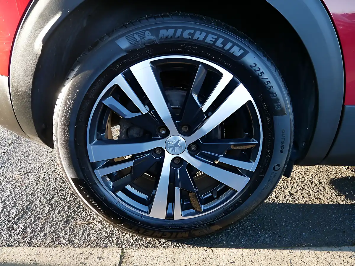 Used 2018 Peugeot 3008 Allure Ultimate Red - Interior and Exterior details 8