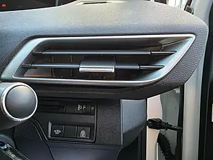 Used 2018 Peugeot 3008 Allure White - Interior and Exterior details 12