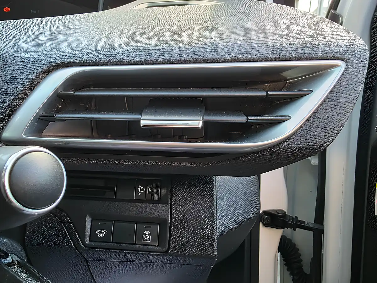 Used 2018 Peugeot 3008 Allure White - Interior and Exterior details 12