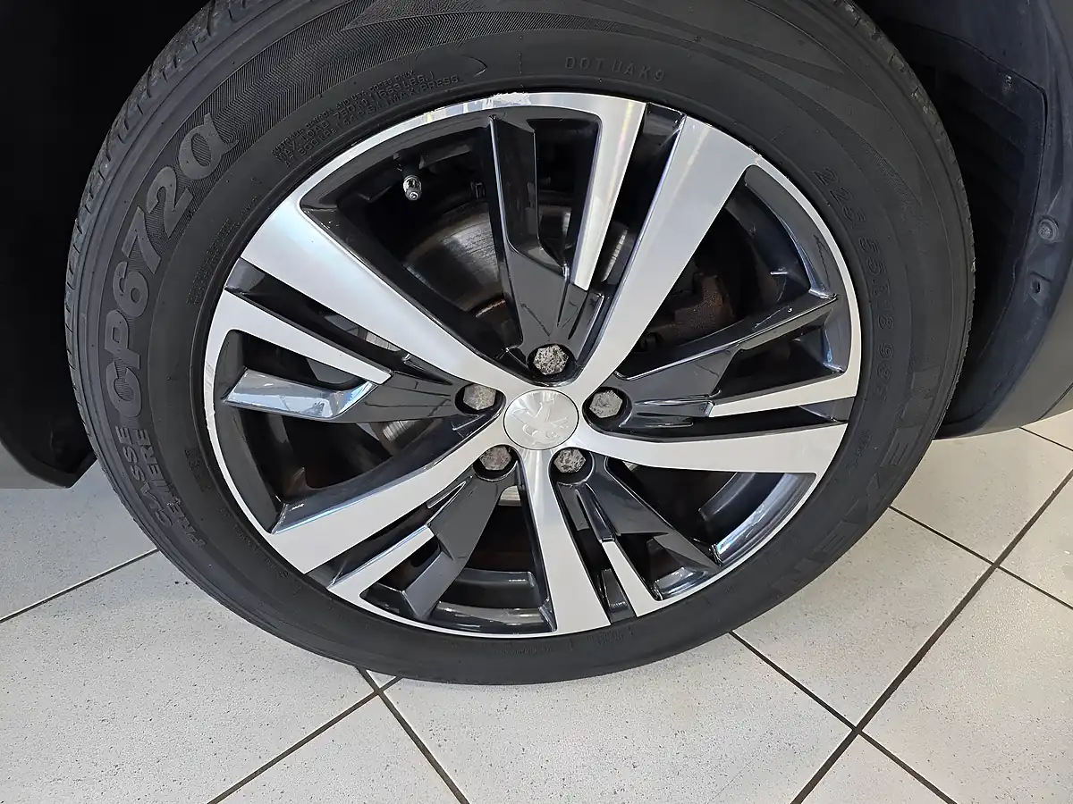 Used 2018 Peugeot 3008 Allure White - Interior and Exterior details 14