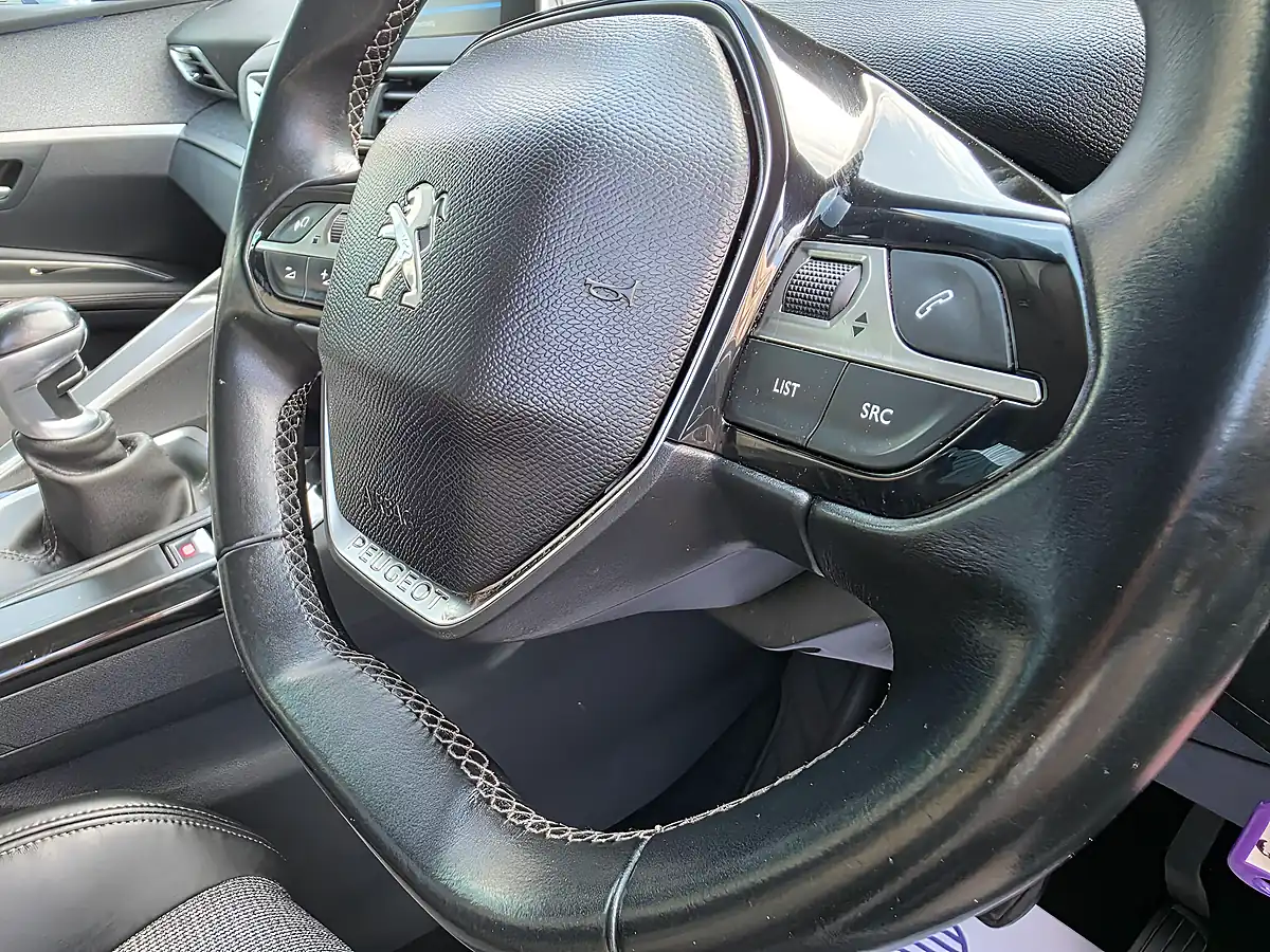 Used 2018 Peugeot 3008 Allure White - Interior and Exterior details 15