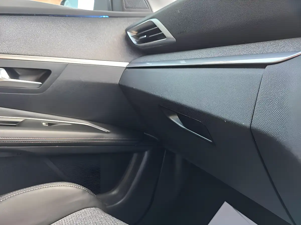Used 2018 Peugeot 3008 Allure White - Interior and Exterior details 19