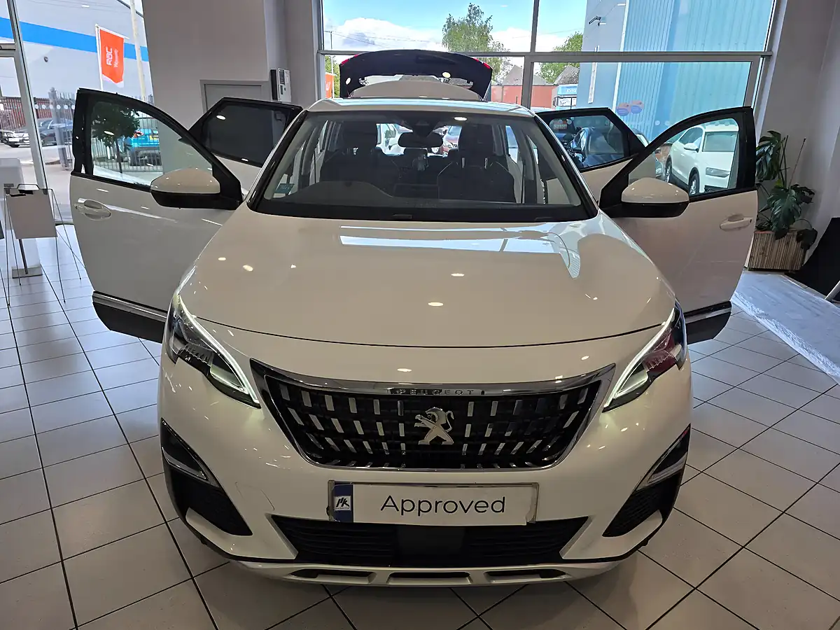 Used 2018 Peugeot 3008 Allure White - Interior and Exterior details 2
