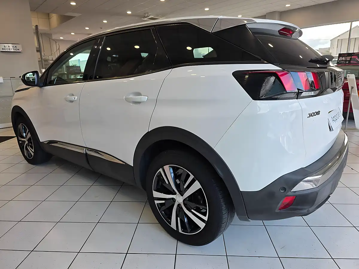 Used 2018 Peugeot 3008 Allure White - Interior and Exterior details 4