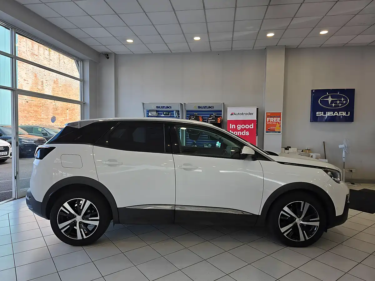 Used 2018 Peugeot 3008 Allure White - Interior and Exterior details 6