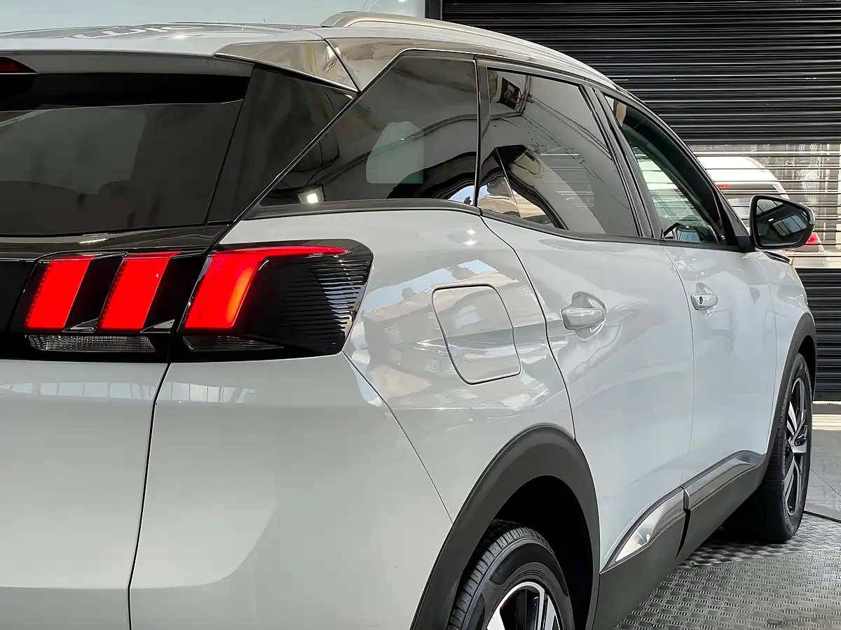 Used 2018 Peugeot 3008 Allure White - Interior and Exterior details 10