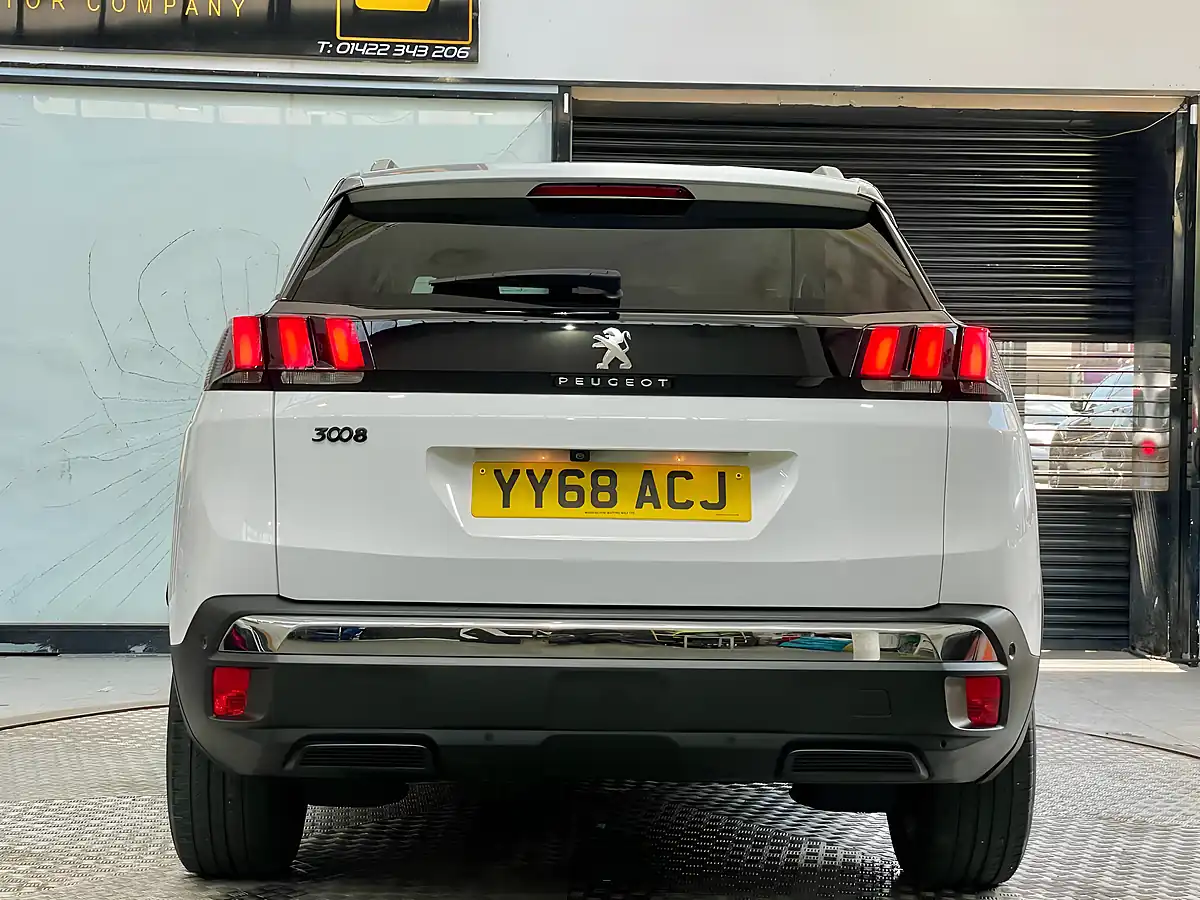 Used 2018 Peugeot 3008 Allure White - Interior and Exterior details 11