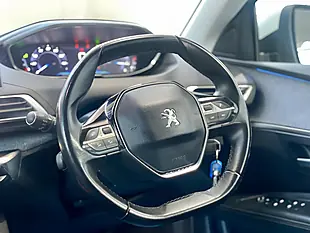 Used 2018 Peugeot 3008 Allure White - Interior and Exterior details 16
