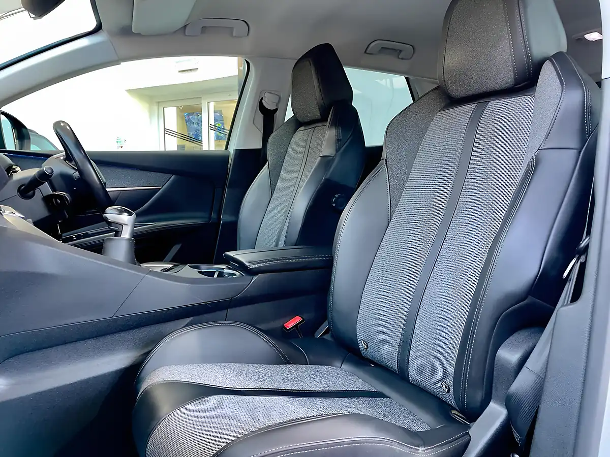 Used 2018 Peugeot 3008 Allure White - Interior and Exterior details 17