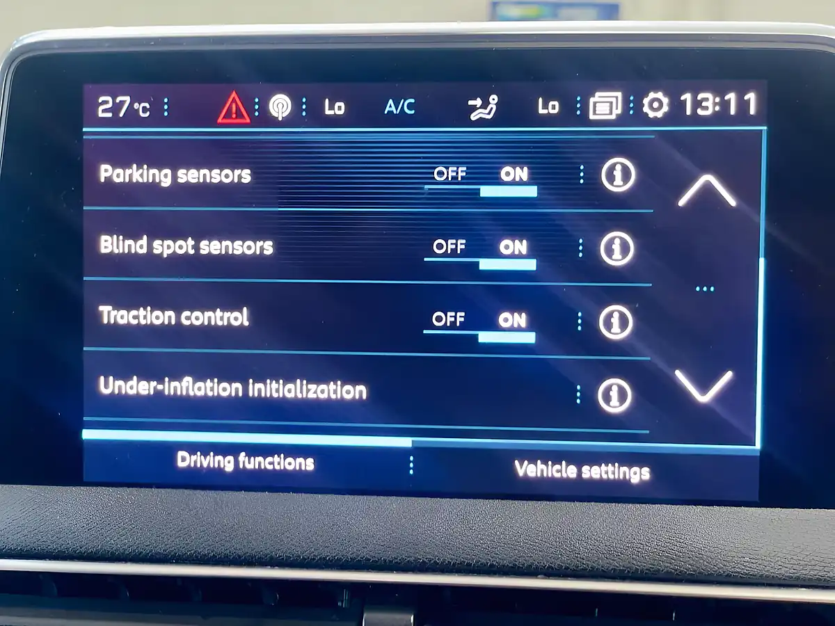 Used 2018 Peugeot 3008 Allure White - Interior and Exterior details 19
