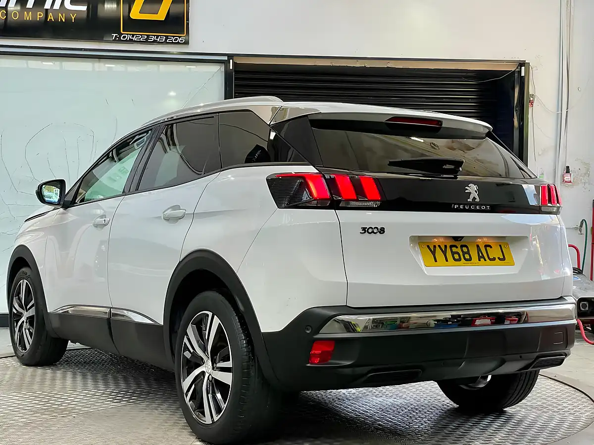 Used 2018 Peugeot 3008 Allure White - Interior and Exterior details 5