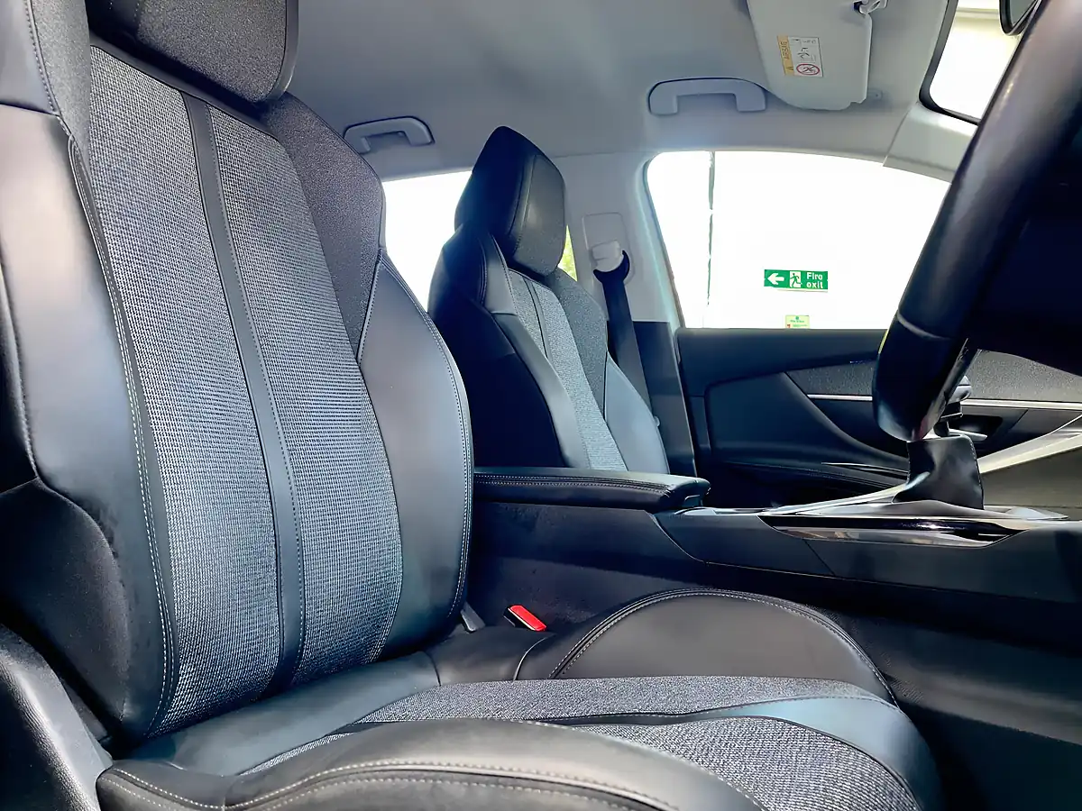 Used 2018 Peugeot 3008 Allure White - Interior and Exterior details 7