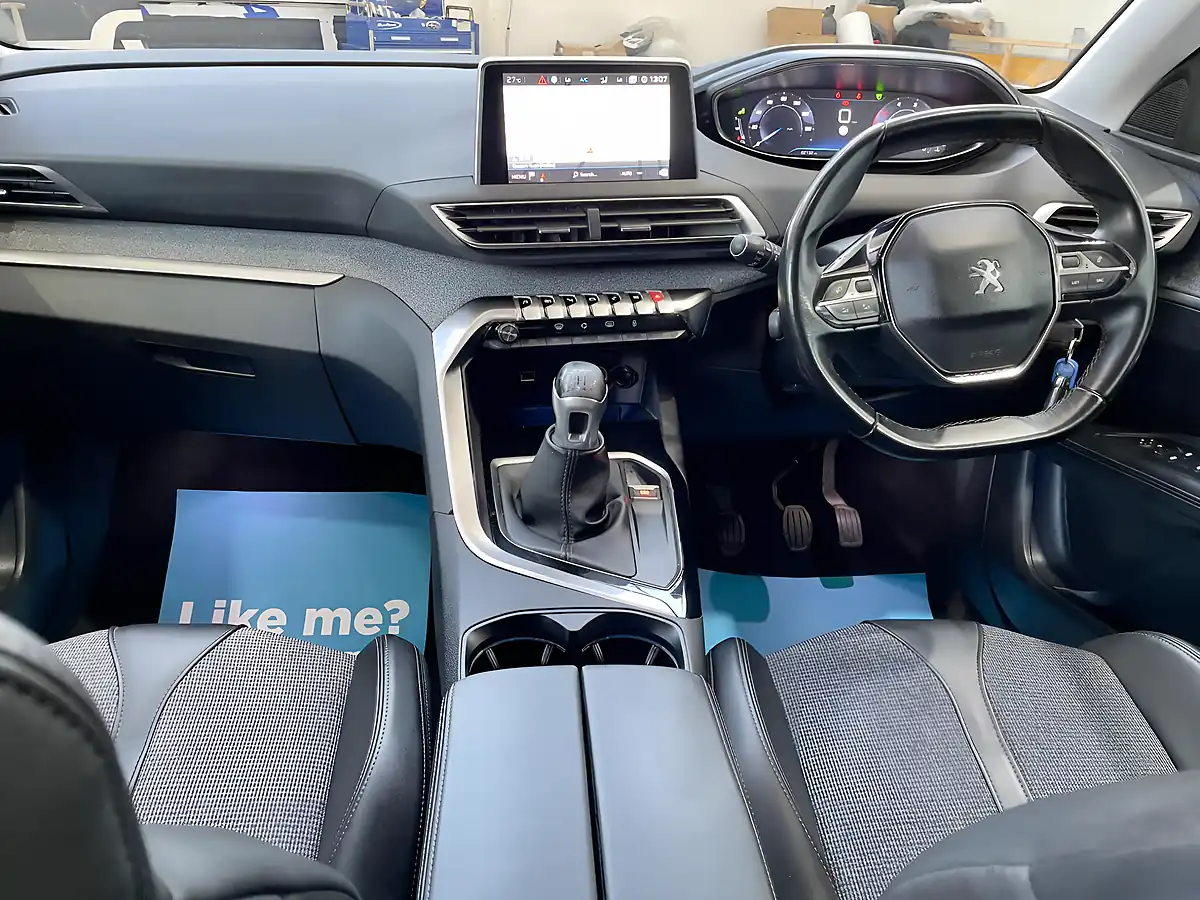 Used 2018 Peugeot 3008 Allure White - Interior and Exterior details 9