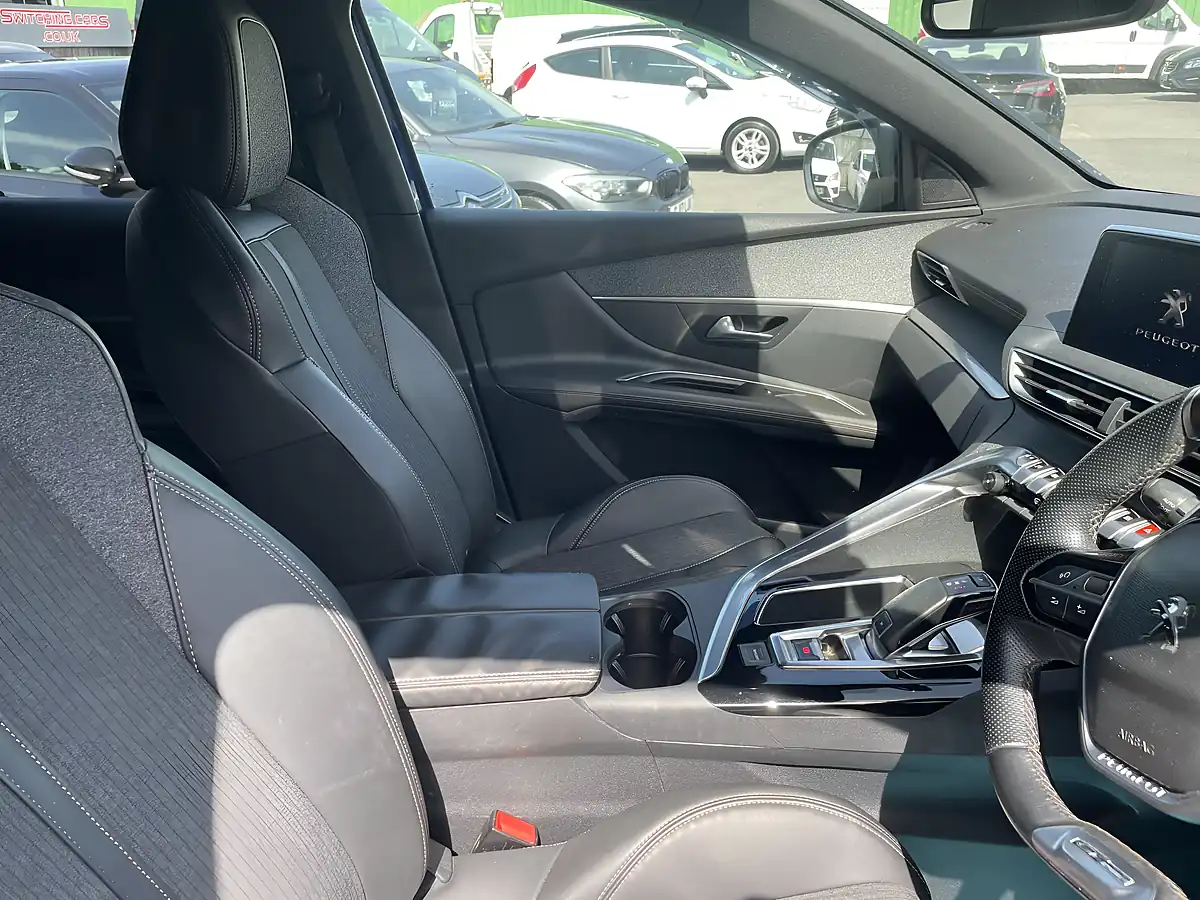 Used 2018 Peugeot 3008 GT Line Blue - Interior and Exterior details 12