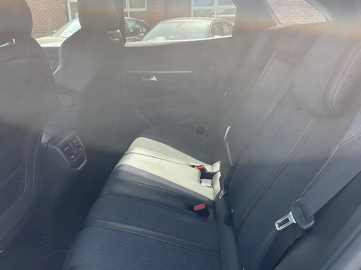 Used 2018 Peugeot 3008 GT Line Blue - Interior and Exterior details 13