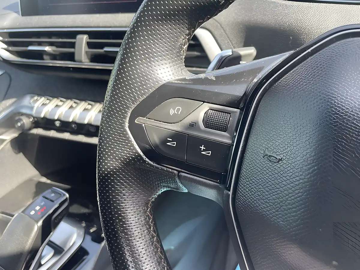Used 2018 Peugeot 3008 GT Line Blue - Interior and Exterior details 15