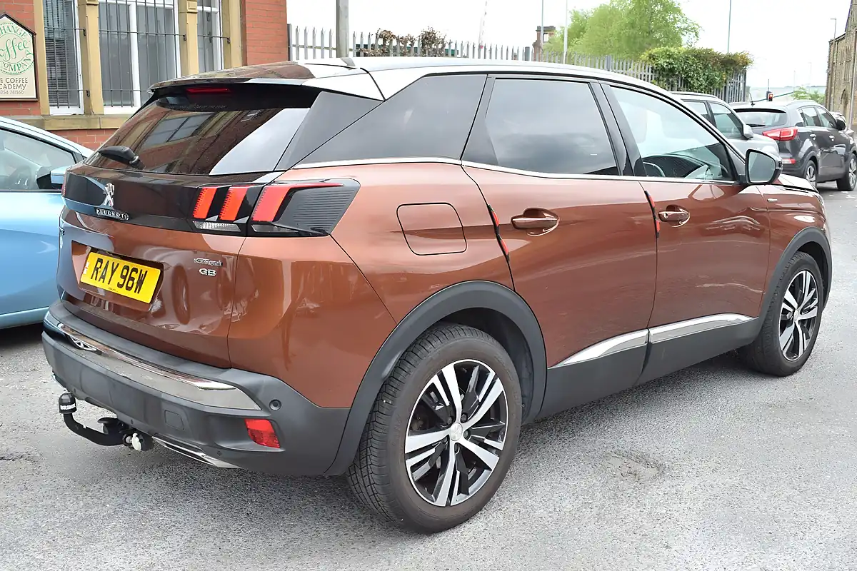Used 2018 Peugeot 3008 GT Line Bronze - Front View