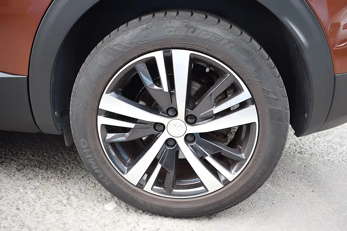 Used 2018 Peugeot 3008 GT Line Bronze - Interior and Exterior details 13