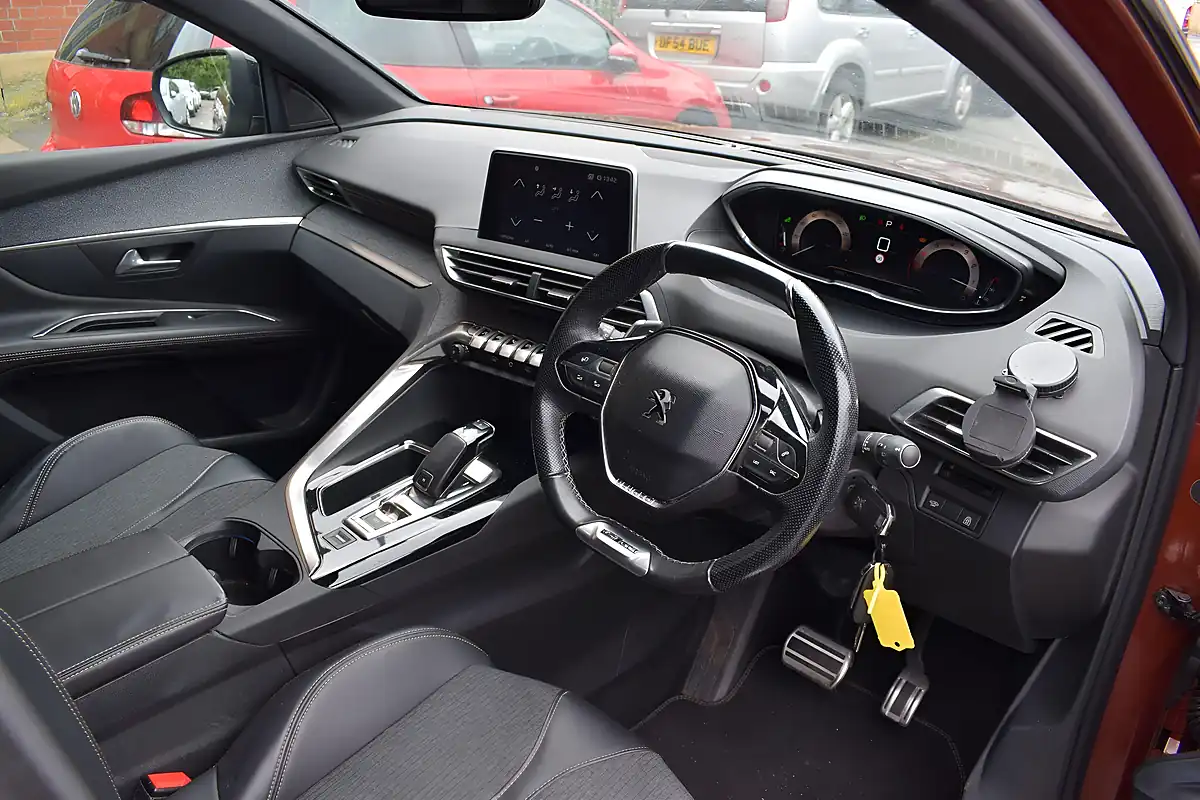 Used 2018 Peugeot 3008 GT Line Bronze - Interior and Exterior details 3