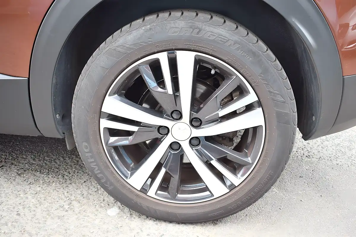 Used 2018 Peugeot 3008 GT Line Bronze - Interior and Exterior details 7
