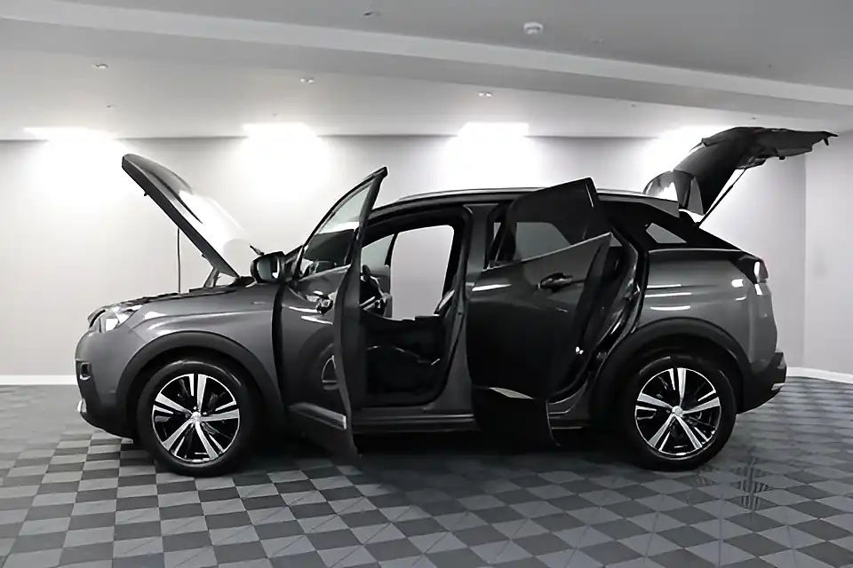 Used 2018 Peugeot 3008 GT Line Grey - Interior and Exterior details 4