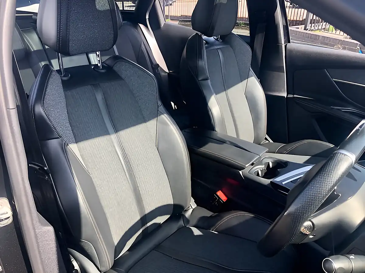 Used 2018 Peugeot 3008 GT Line Premium Black - Interior and Exterior details 5