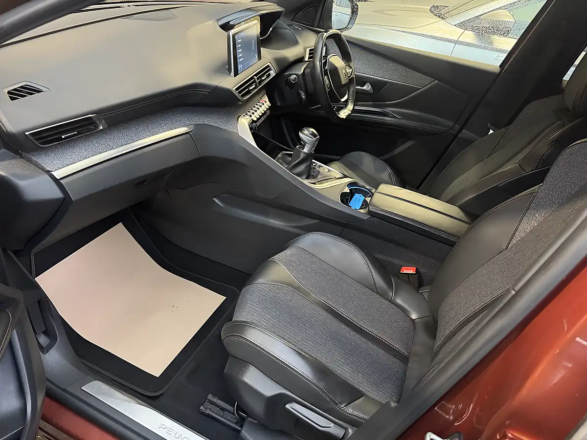 Used 2018 Peugeot 3008 GT Line Premium Bronze - Interior and Exterior details 10