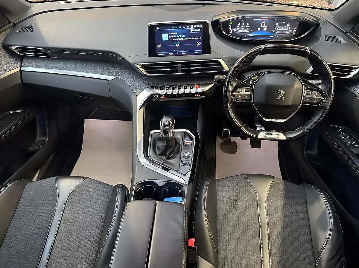 Used 2018 Peugeot 3008 GT Line Premium Bronze - Interior and Exterior details 12