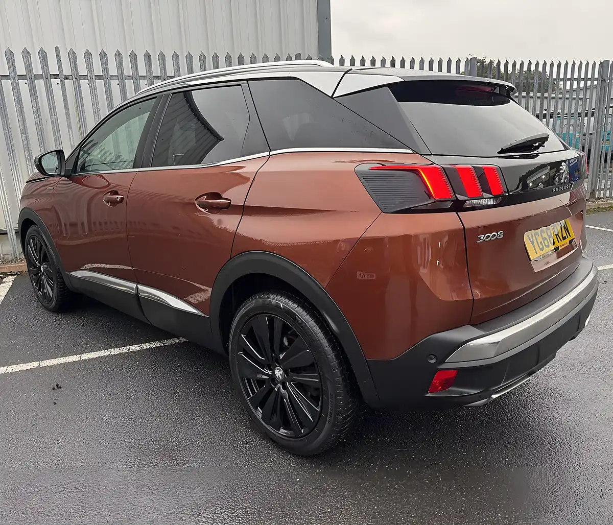 Used 2018 Peugeot 3008 GT Line Premium Bronze - Interior and Exterior details 4
