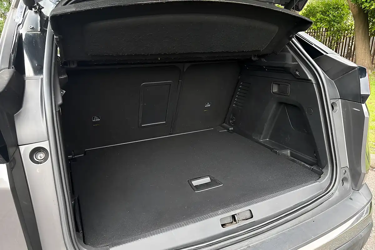Used 2018 Peugeot 3008 GT Line Premium Grey - Interior and Exterior details 13