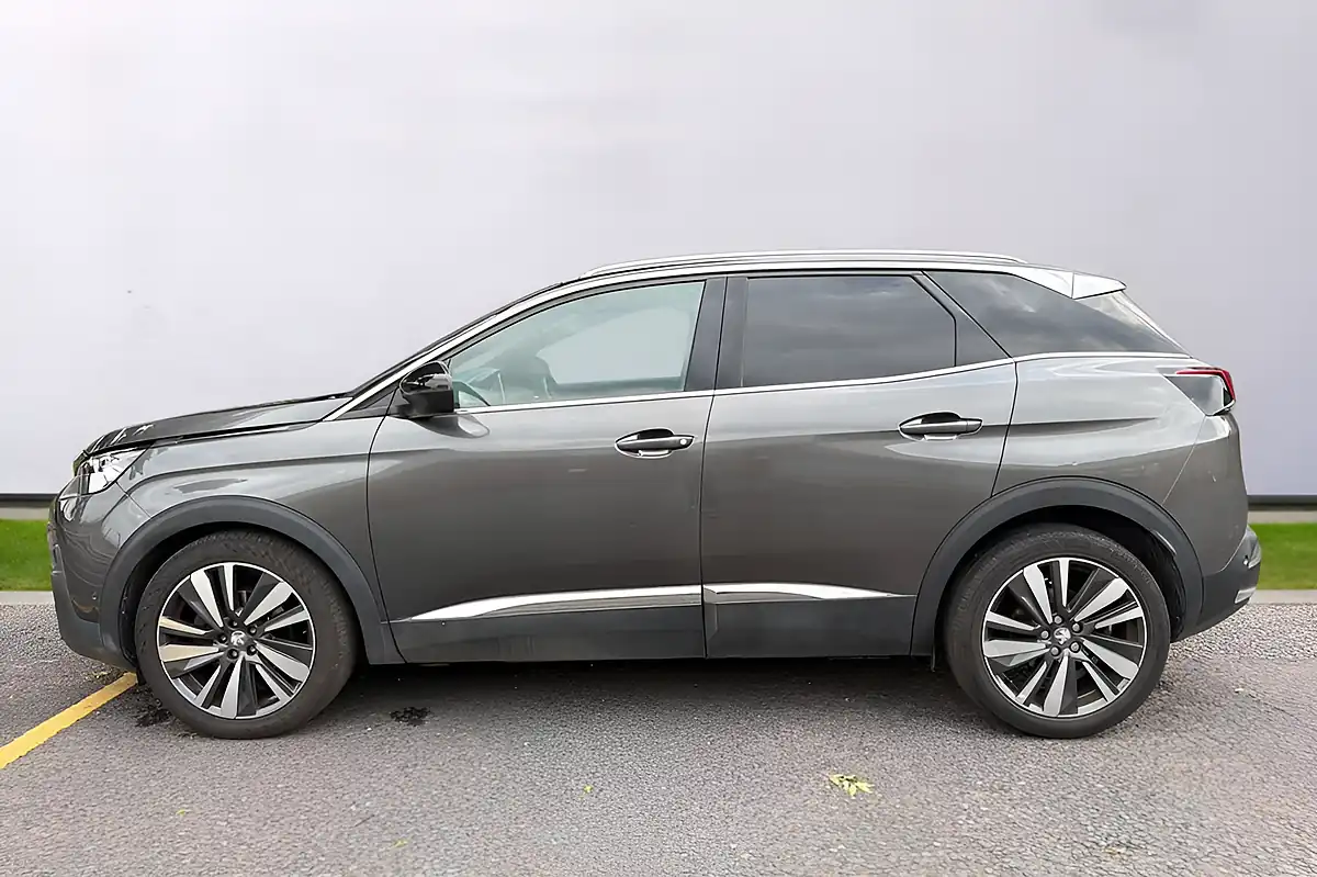 Used 2018 Peugeot 3008 GT Line Premium Grey - Interior and Exterior details 4